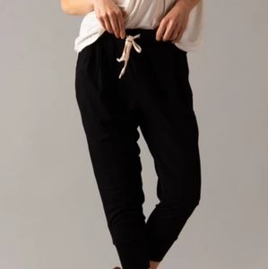 *NEWLY ADDED* Black Essential Crop Joggers